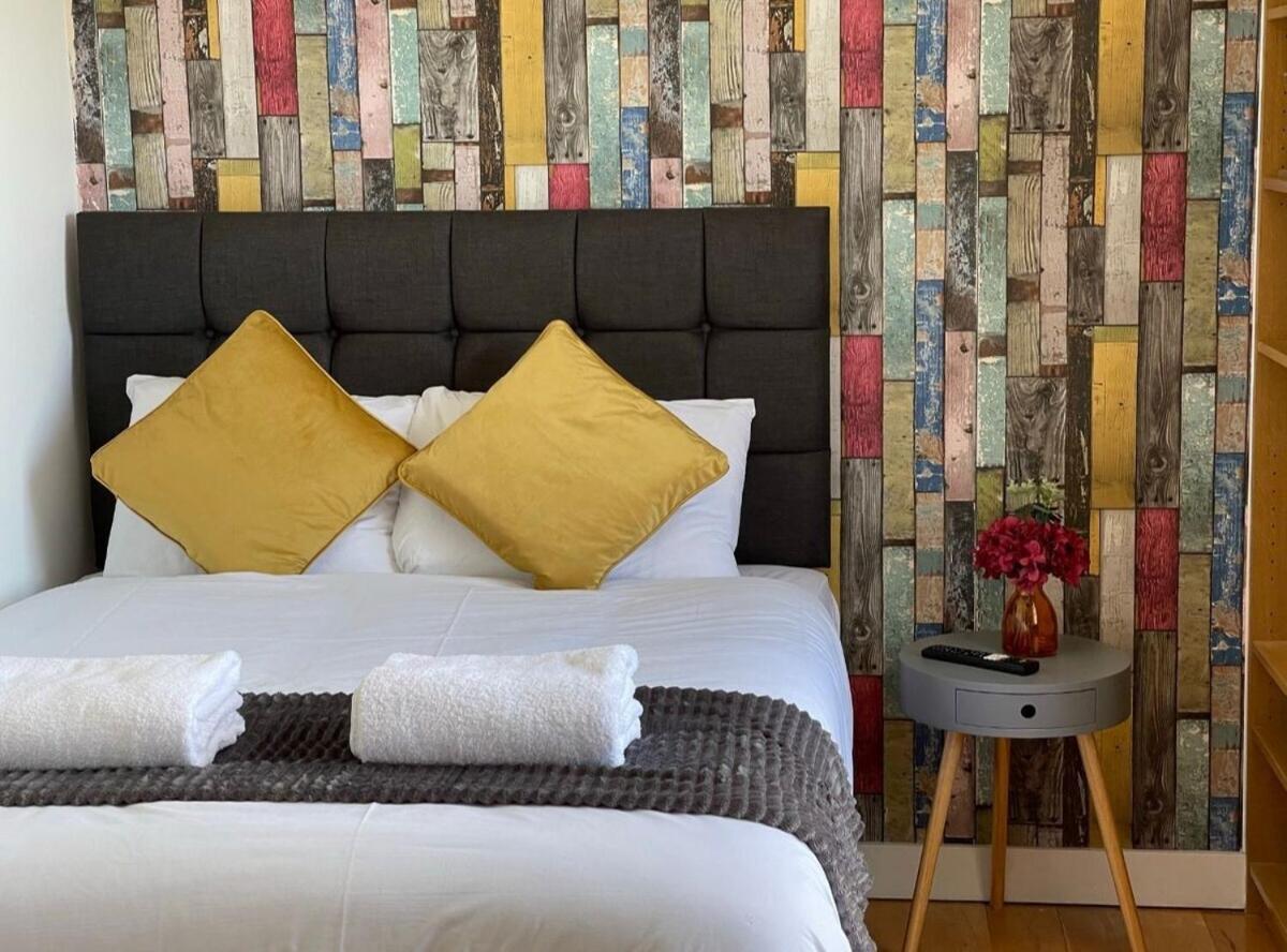 Portobello Road Artistic Studios 'Budget' Лондон Экстерьер фото