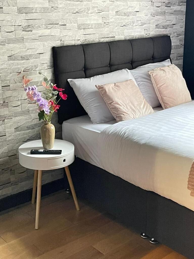 Portobello Road Artistic Studios 'Budget' Лондон Экстерьер фото