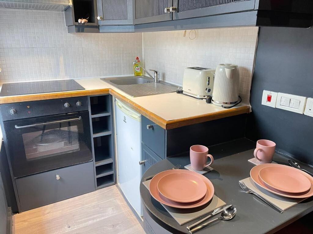 Portobello Road Artistic Studios 'Budget' Лондон Номер фото