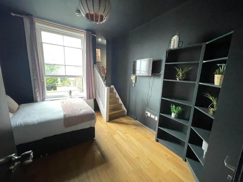 Portobello Road Artistic Studios 'Budget' Лондон Номер фото