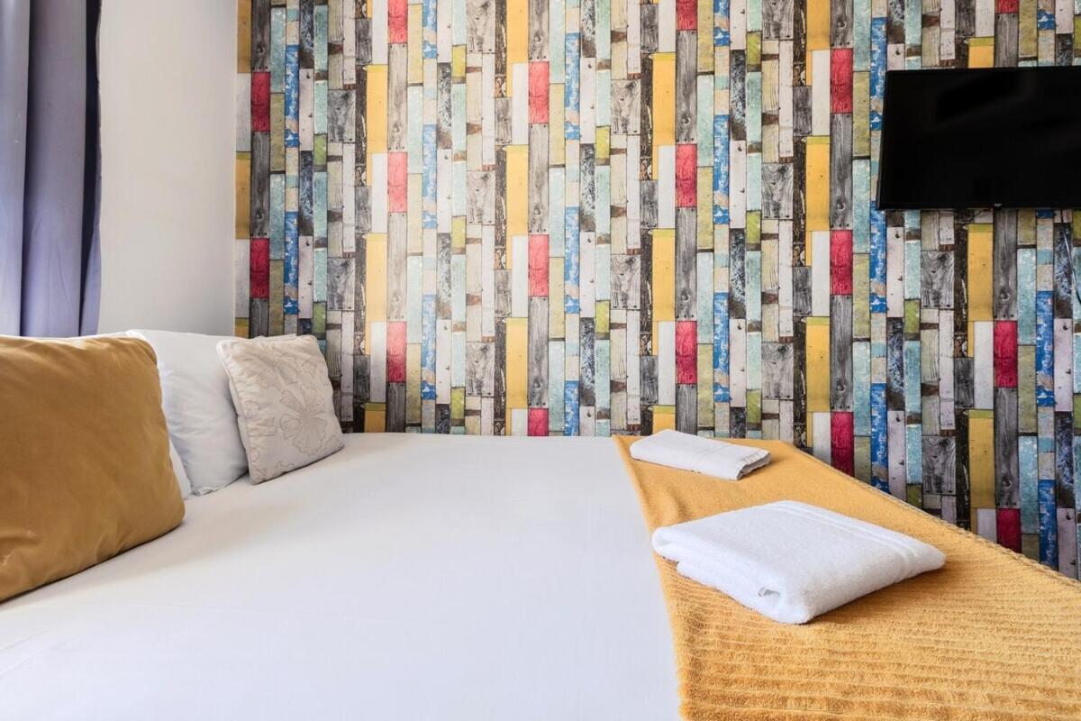 Portobello Road Artistic Studios 'Budget' Лондон Номер фото