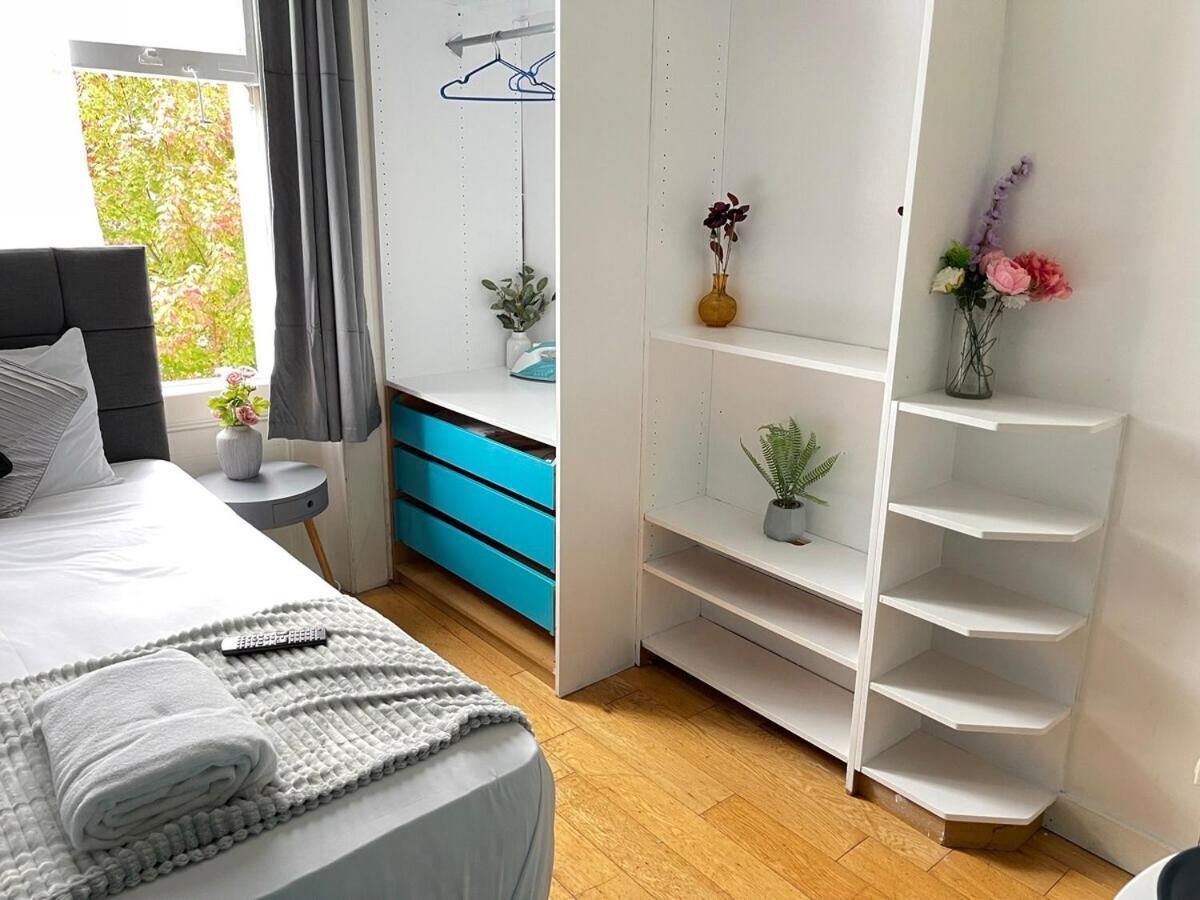 Portobello Road Artistic Studios 'Budget' Лондон Номер фото