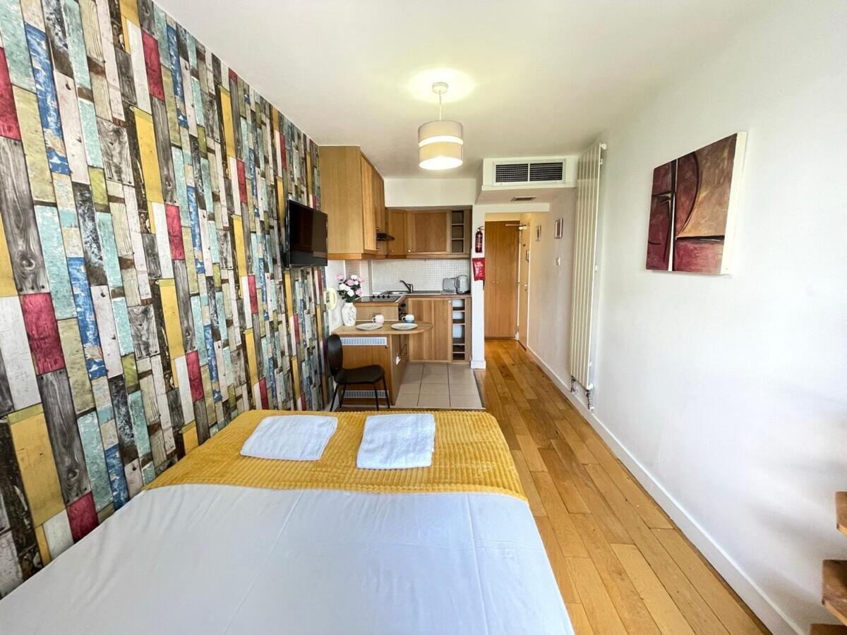 Portobello Road Artistic Studios 'Budget' Лондон Номер фото