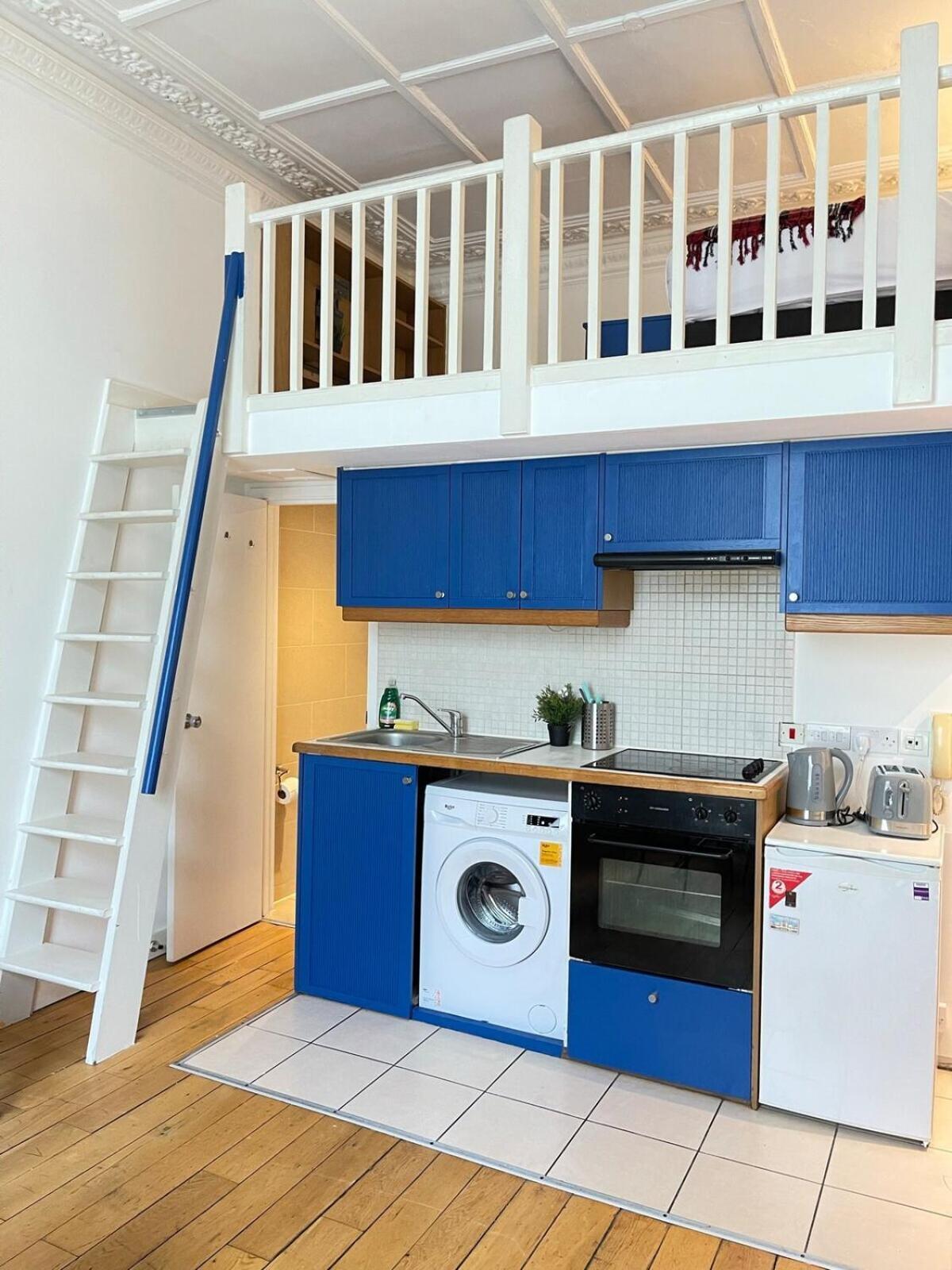 Portobello Road Artistic Studios 'Budget' Лондон Номер фото